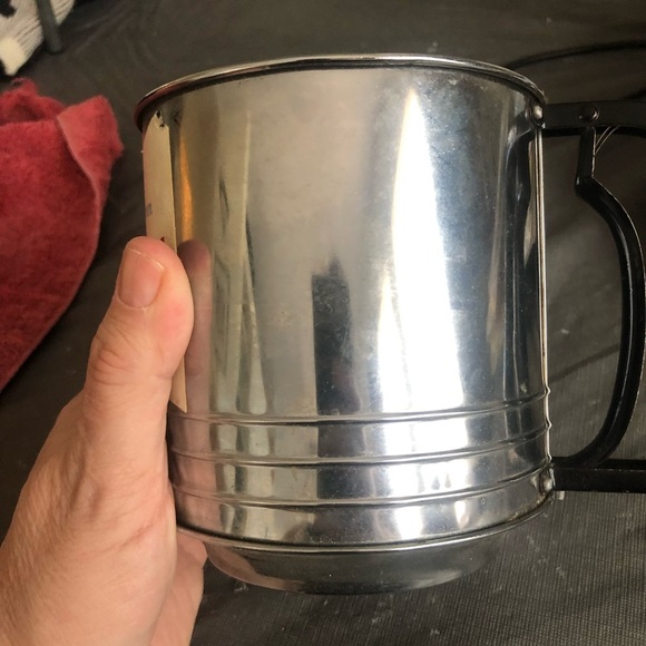 Epic Silver Flour Sifter 5 cup three filter sifter, also works as a display - Picture 3 of 12